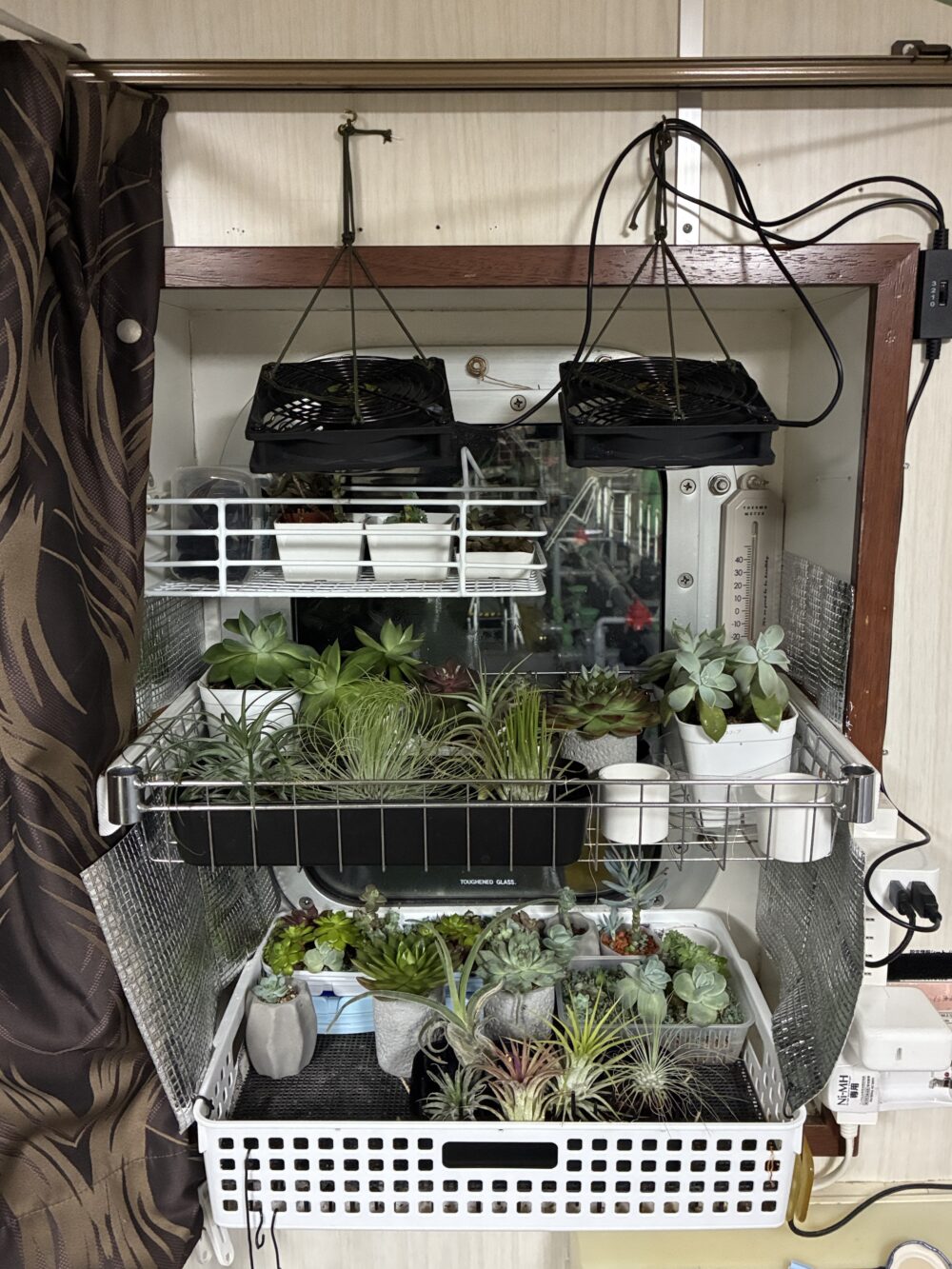 船室植物棚のUSBファン